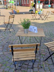 Unter dem Motto "Tische und Stühle raus" haben wir am 21. Juni 2025 den Tag der Offenen Gesellschaft in Bergisch Gladbach gefeiert.