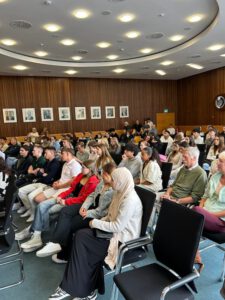 Zahlreiche Jugendliche sind unserer Einladung zur Diskussion der Frage gefolgt: "Welche Zukunft hat die Jugend in Bergisch Gladbach?"