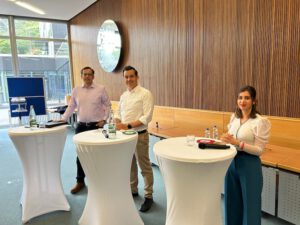 Die Kandidat:innen für die Bürgermeisterwahl in Bergisch Gladbach am 14. September 2025. Von links nach rechts: Alexander Felsch (CDU/FDP), Marcel Kreutz (SPD/Die Grünen), Aylin Aydogan (Die Linke) Die Kandidat:innen für die Bürgermeisterwahl in Bergisch Gladbach am 14. September 2025. Von links nach rechts: Alexander Felsch (CDU/FDP), Marcel Kreutz (SPD/Die Grünen), Aylin Aydogan (Die Linke)